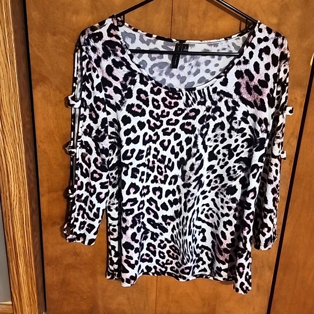 Zero to eight pink leopard print blouse